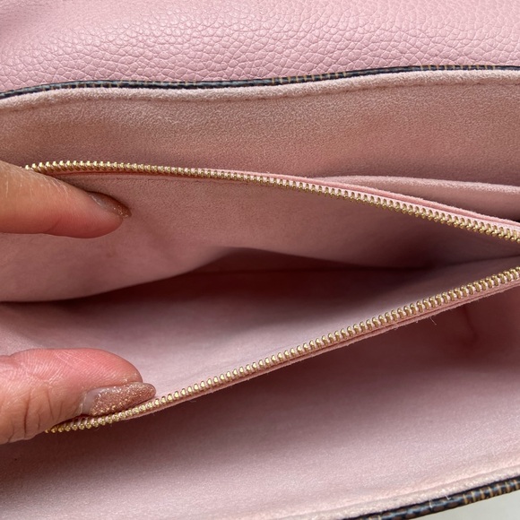 AUTHENTIC LOUIS VUITTON CLAPTON DAMIER EBENE MAGNOLIA CROSSBODY - Picture 8 of 12